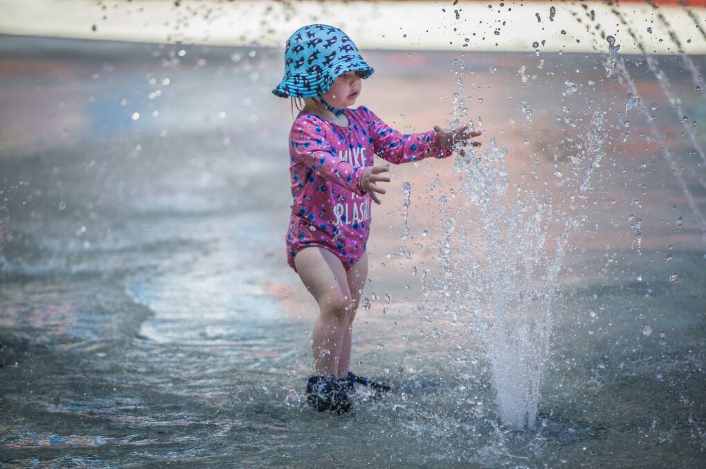 Canberra kids cool off at the Dickson aquatic centre. Photo: karleen minney