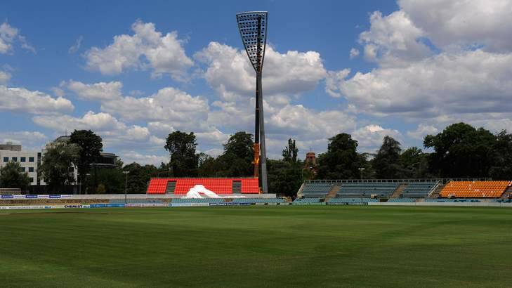 One of the six field lights went up at Manuka Oval on Thursday. Photo: Melissa Adams
