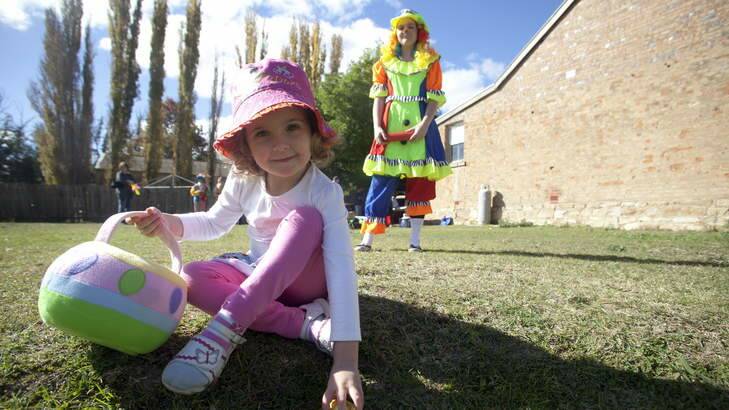 Canberrans can expect cold mornings and sunny days as they hunt for Easter eggs this long weekend. Photo: Lukas Coch