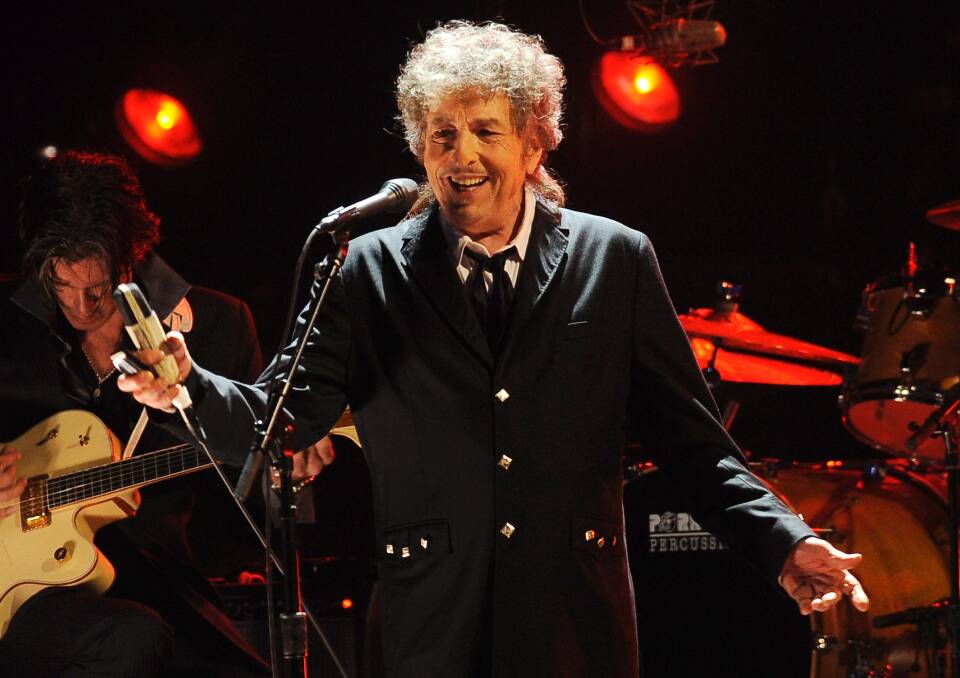 Bob Dylan performs in Los Angeles.  Photo: AP/ Chris Pizzello 