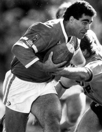 Mal Meninga in action during the 1989 grand final.