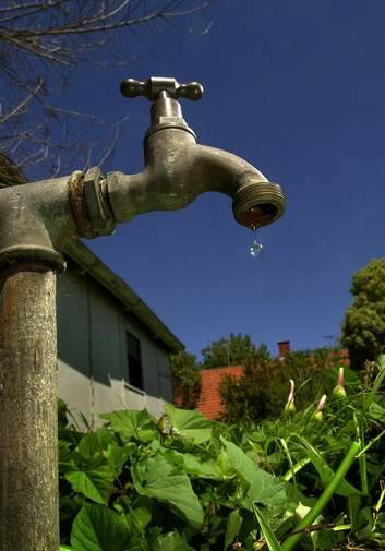 Canberrans hit the taps for some liquid relief on Thursday, pushing water consumption to a seven-year high. Photo: Dominic O Brien