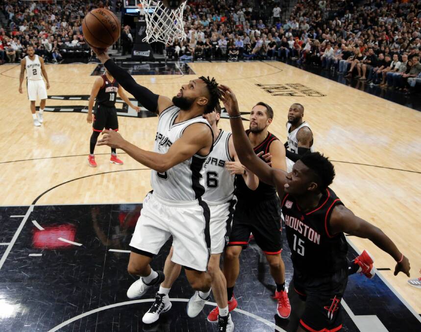 San Antonio Spurs' Patty Mills repays coach Gregg Popovich's faith with starring role against the Houston Rockets.  Photo: ERIC GAY
