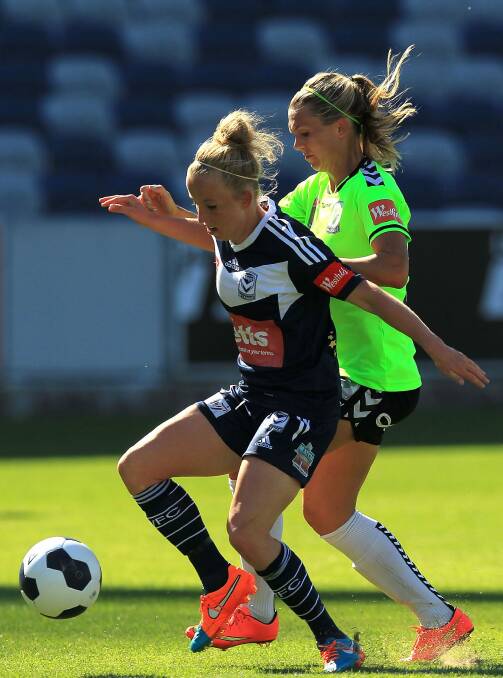 Hannah Brewer (left) in her Melbourne Victory days against Canberra United. Photo: Getty Images