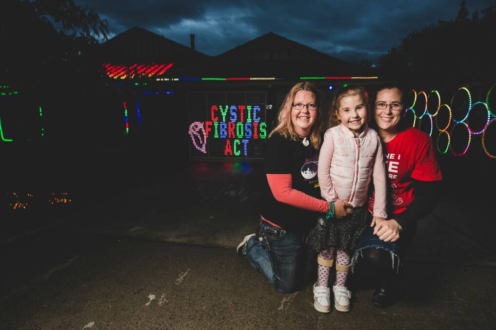 Anna Pryor puts Christmas lights up to rasie money for disease. From left, Anna Pryor, Harriett 6, and Harriett's mum Melissa.  Photo: Jamila Toderas
