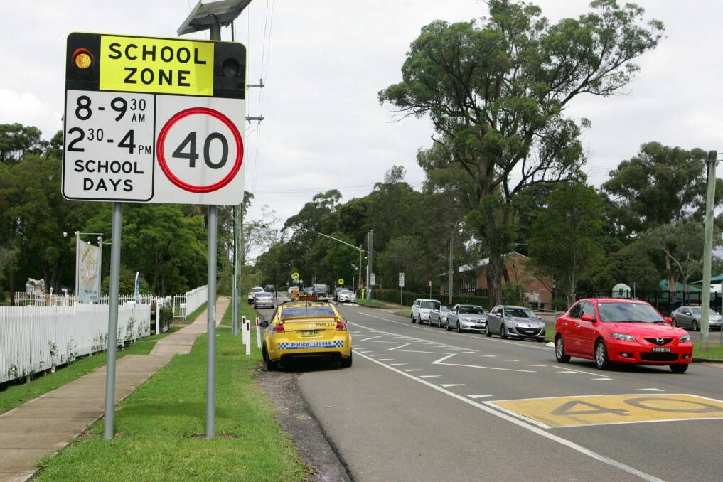 Flashing lights at a school zone in NSW: The Liberals have promised to introduce them in Canberra if elected in October. Photo: Natalie Roberts