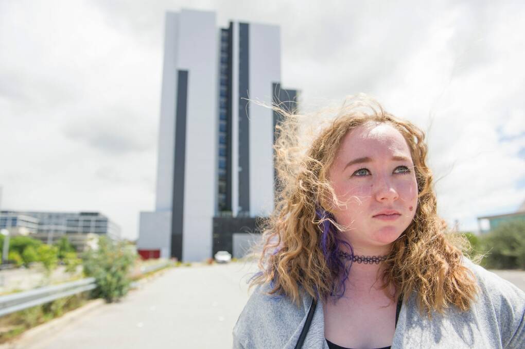 Lizz McCarter is a 23-year-old uni student struggling with rent. Photo: Jay Cronan