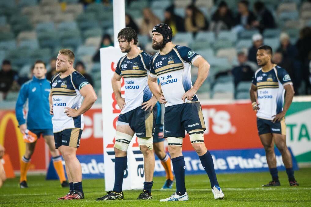 Brumbies players Sam Carter and Scott Fardy. Photo: Sitthixay Ditthavong
