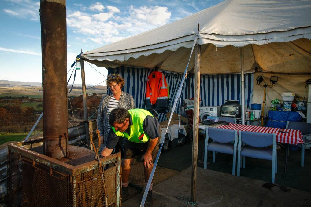 Vanessa and Kevin Lindley are living on their property in a makeshift home. Photo: Sitthixay Ditthavong