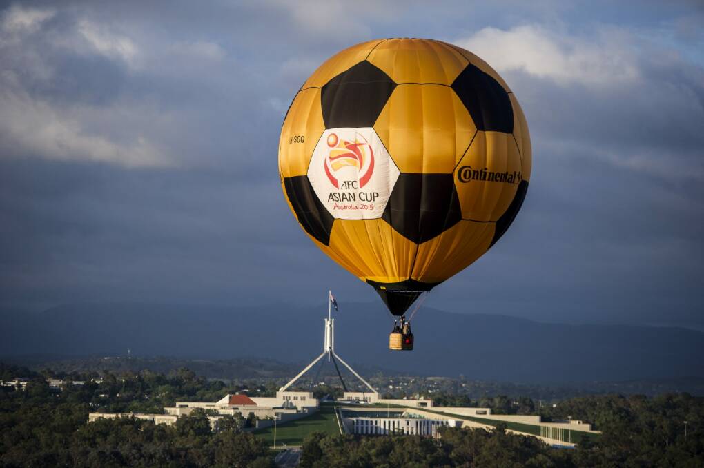 The Asian Cup hot air balloon flying over Canberra on Thursday morning Photo: Jay Cronan