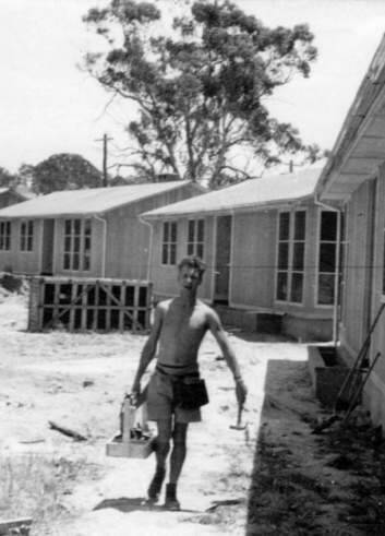 Klaus Scharrer working in the heat at house in Sundew Crescent, O'Connor.