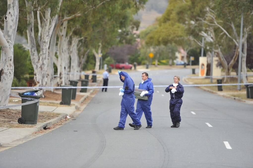 Forensic officers and police investigate a homicide in Knoke Ave, Gordon. Photo: Jay Cronan
