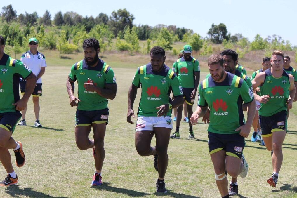 PNG international Kato Ottio (second from left) is training with the Canberra Raiders. Photo: Raiders Twitter