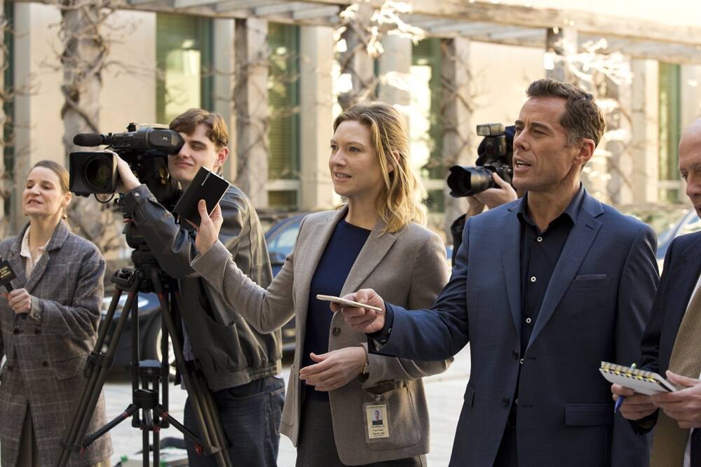 Anna Torv as Harriet Dunkley, centre, with Marcus Graham as Andrew Griffiths, right, in <i>Secret City</i>.   Photo: Foxtel