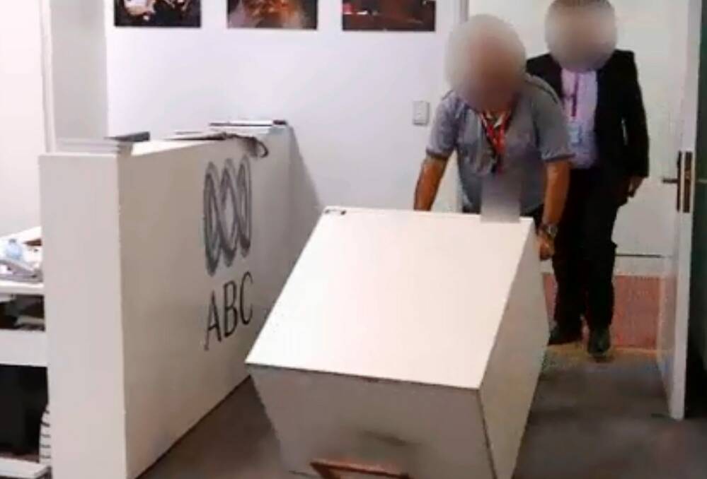 ASIO officers deliver a safe to the ABC's parliamentary bureau last week to secure the misplaced cabinet files. Photo: ABC