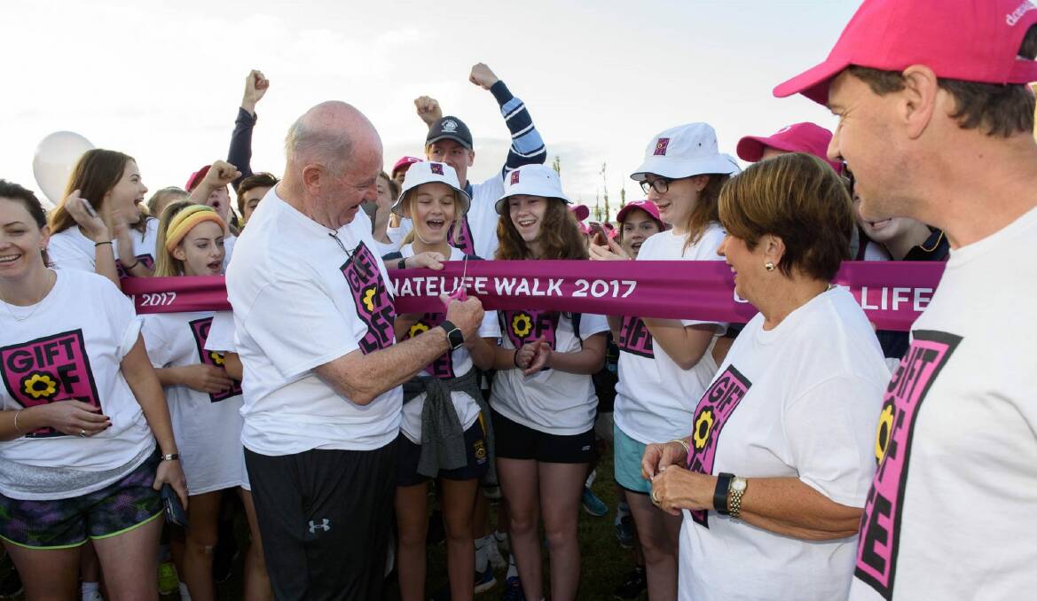 Governor-General Sir Peter Cosgrove and Lady Cosgrove at the Gift of Life's annual DonateLife Walk around Lake Burley Griffin on Wednesday morning. Photo: Irene Dowdy