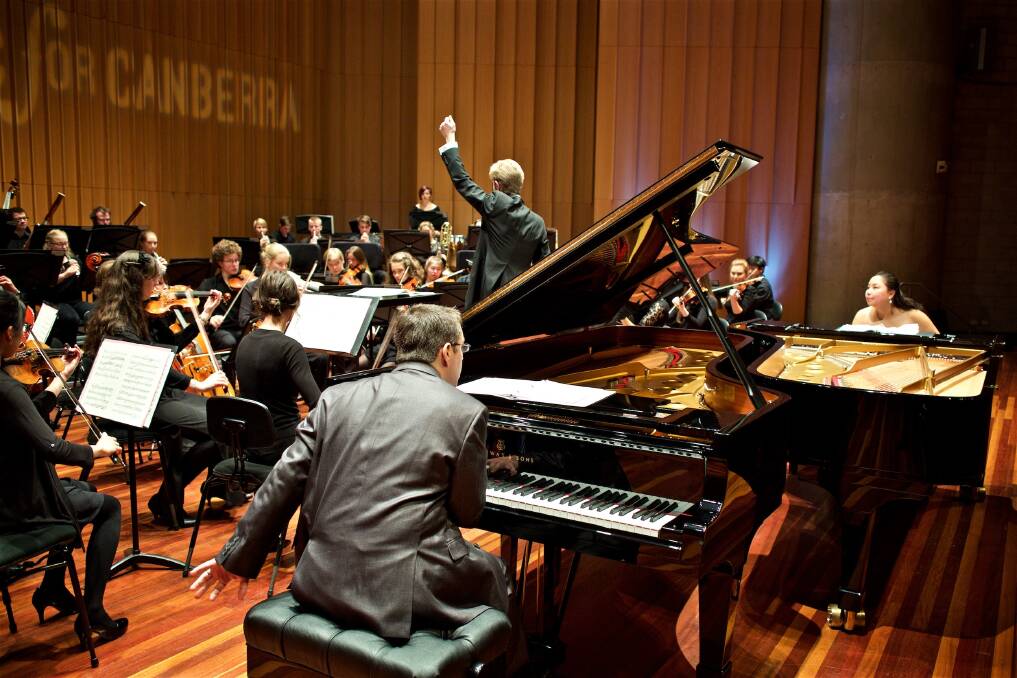 Leonard Weiss conducts the Canberra Youth Orchestra in 2016. Photo: William Hall.