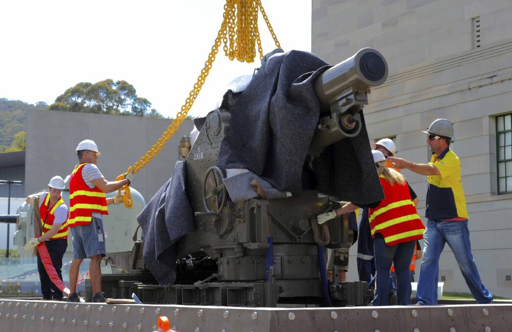 A WWI howitzer,
weighing 7.5 tonnes, being lowered into place in the grounds of the Australian War Memorial.  Photo: Graham Tidy