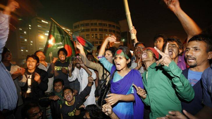 People celebrate after hearing the news of  Bangladesh Jamaat-e-Islami leader Abdul Quader Mollah's execution. Photo: Reuters