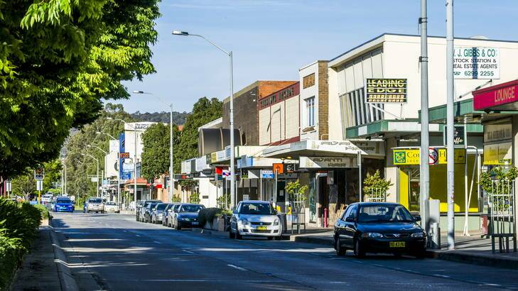 Shops and parking along the Kings Highway in Queanbeyan. Photo: Rohan Thomson