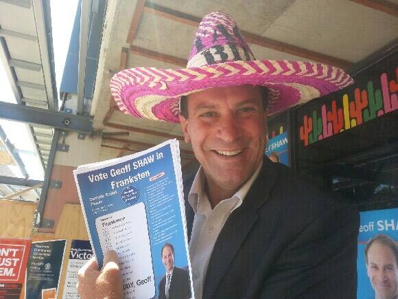 Vamos voters! Independent candidate Geoff Shaw hits the hustings in Frankston.  Photo: Sian Johnson