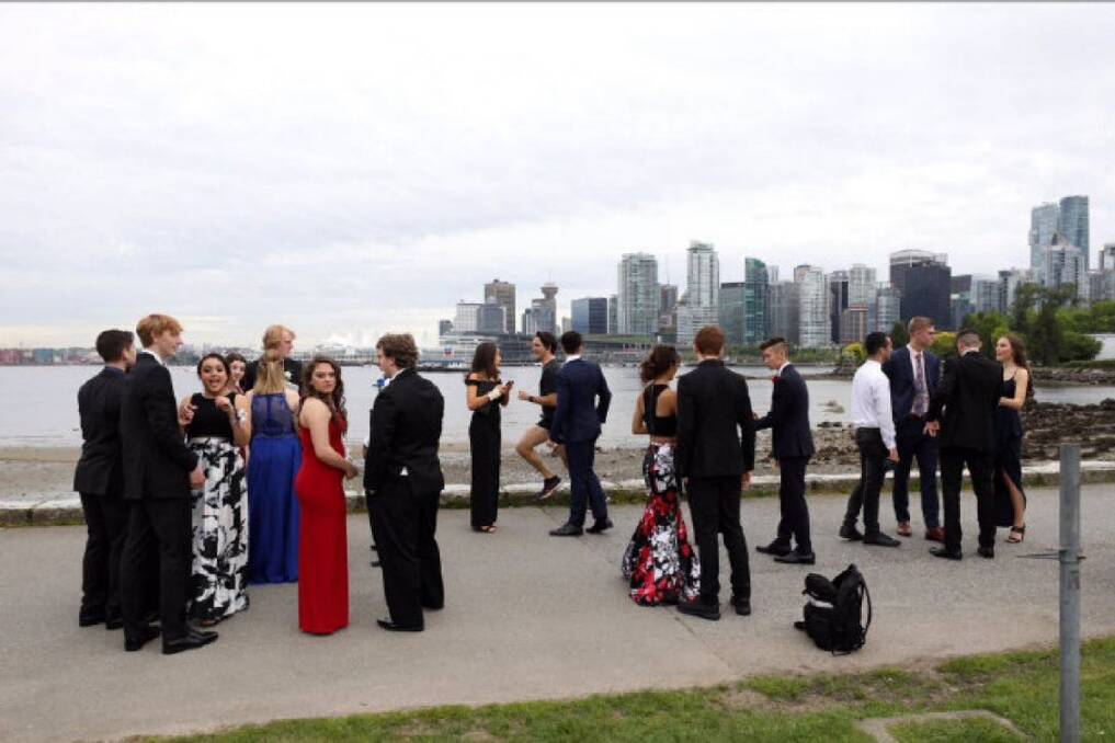 Justin Trudeau jogs past a group of students en route to their school formal. Photo: Twitter/@AdamScotti