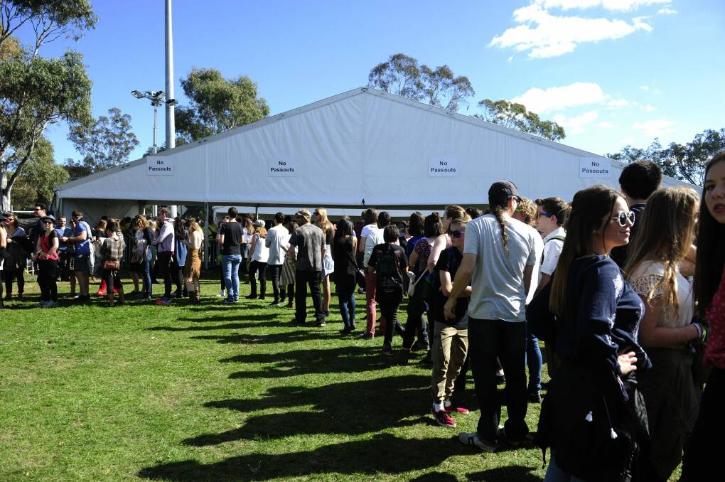 Punters line up at the free water station after unseasonably warm weather at Groovin the Moo in Canberra.  Photo: Melissa Adams 