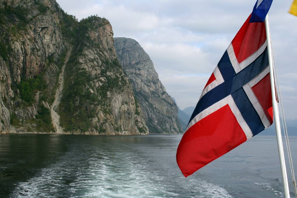 Scary Norwegian fiord with comforting Norwegian flag. Photo: Ian Warden