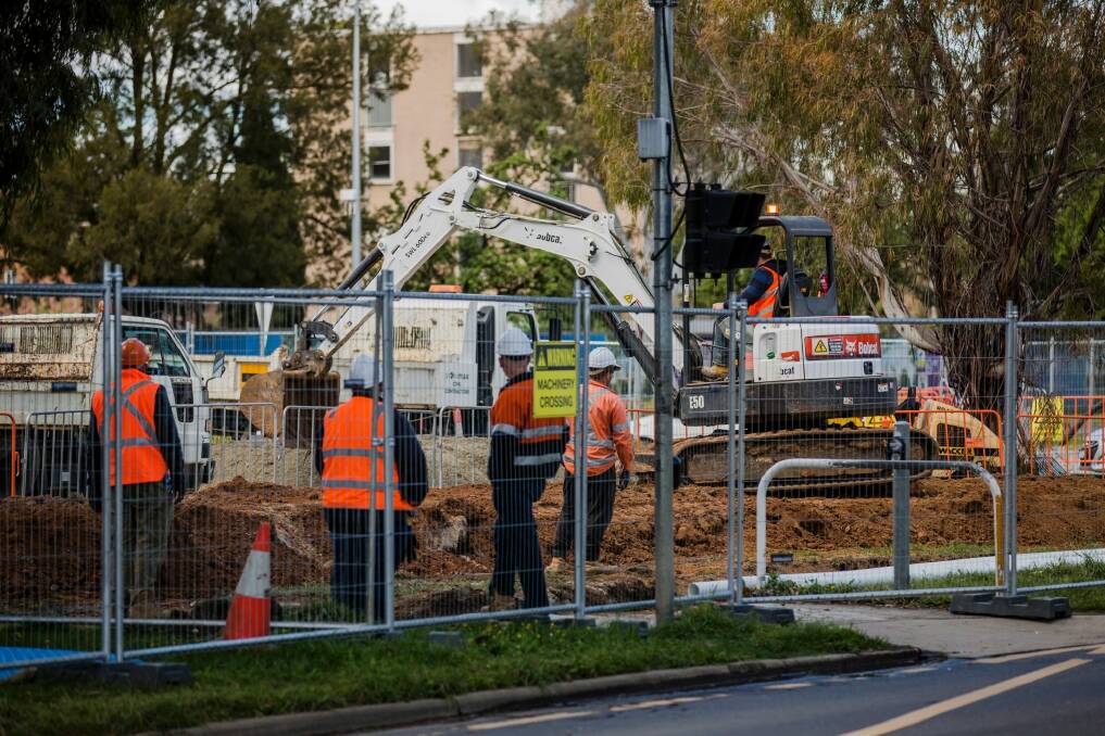 Mechanical excavation recommenced on Canberra's light rail on Thursday afternoon after nearly a week.  Photo: Jamila Toderas