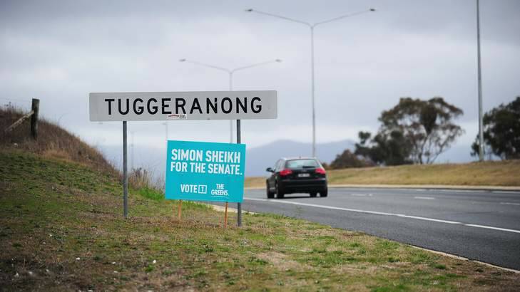 Simon Sheikh, Greens' Senate candidate for the ACT. Campaign signs along Isabella Drive. Photo: Katherine Griffiths