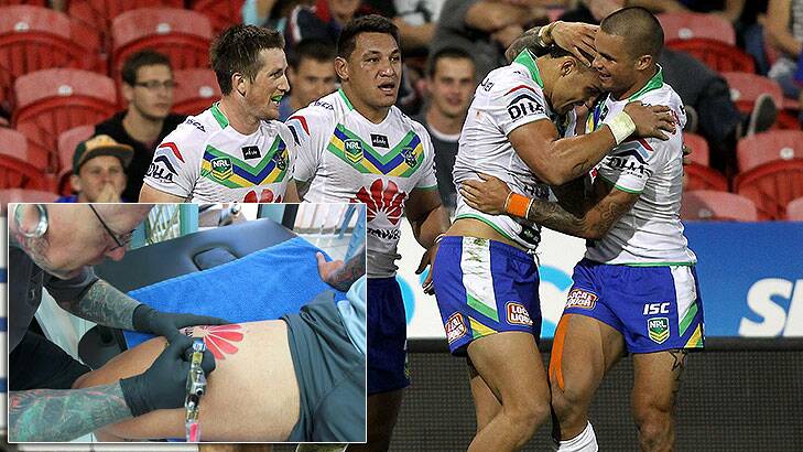 Sandor Earl (far right) had a noticeably tattoo-free right thigh in Sunday's match.