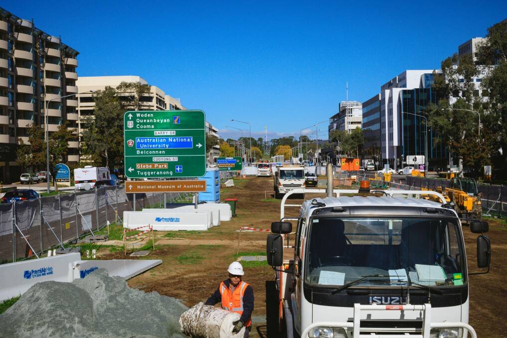 Work on Canberra's light rail in Northbounre Avenue on Wednesday. Photo: Sitthixay Ditthavong