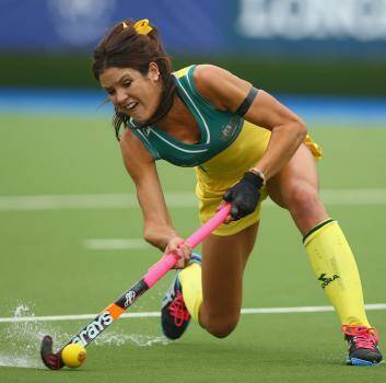 Hockeyroo Anna Flanagan fires at goal in Glasgow. Photo: Getty Images