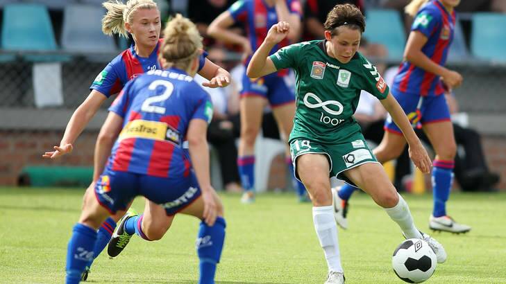 Ashleigh Sykes of Canberra United controls the ball. Photo: Getty Images