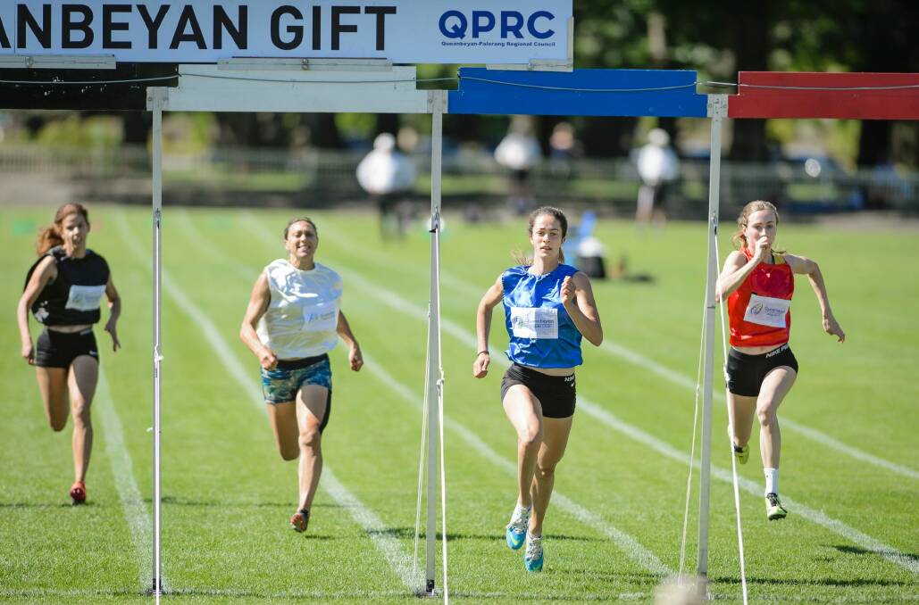 Andrea Thompson (blue) wins the women's 2017 Queanbeyan Gift. Photo: Sitthixay Ditthavong