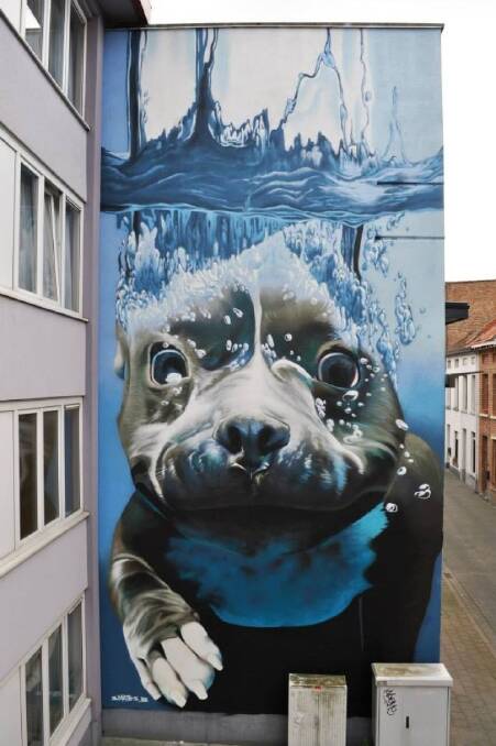 Smates' four-storey underwater dog on Belgian wall. Photo: Smates
