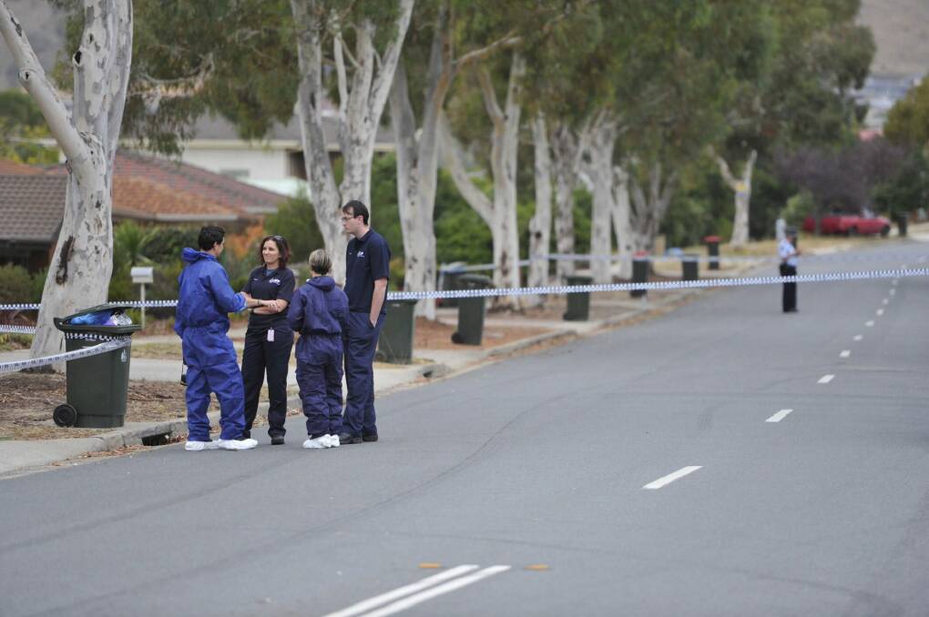 Forensic officers and police investigate a homicide at Knoke Ave, Gordon. Photo: Jay Cronan