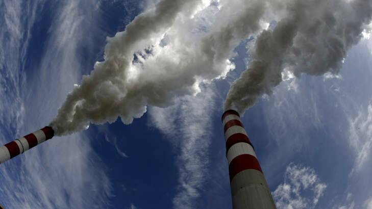 Smoke bellows from the chimneys of Belchatow Power Station, Europe's largest biggest coal-fired power plant, in this May 7, 2009 file photo. Photo: Reuters