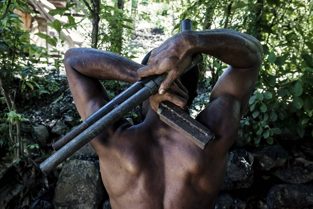 PNG men have a warrior mentality, author Vlad Sokhin says. Photo: Vlad Sokhin/Panos Pictures