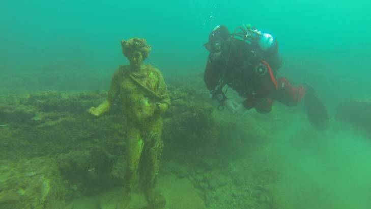 Marine archeologist Martijn Manders diving at Naples. Photo: Supplied