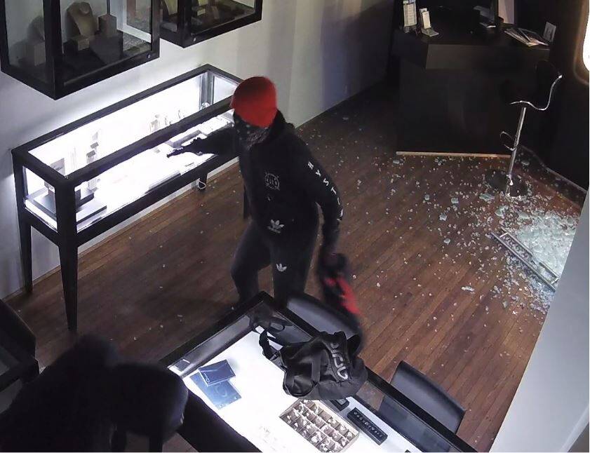 ACT Policing is searching for two people who robbed Unique Diamonds, a Braddon jewellery shop.