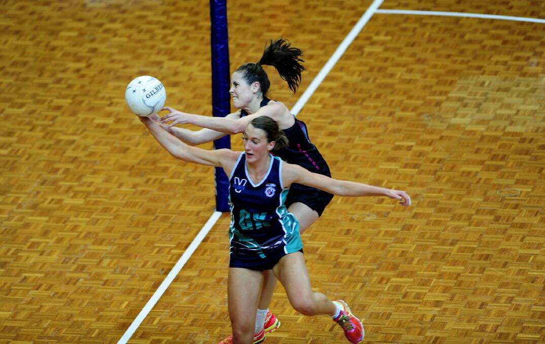 Canberra Darters player Simone Nalder challenges Victorian Fury's Emily Mannix in their Australian Netball League game this year. Photo: Melissa Adams