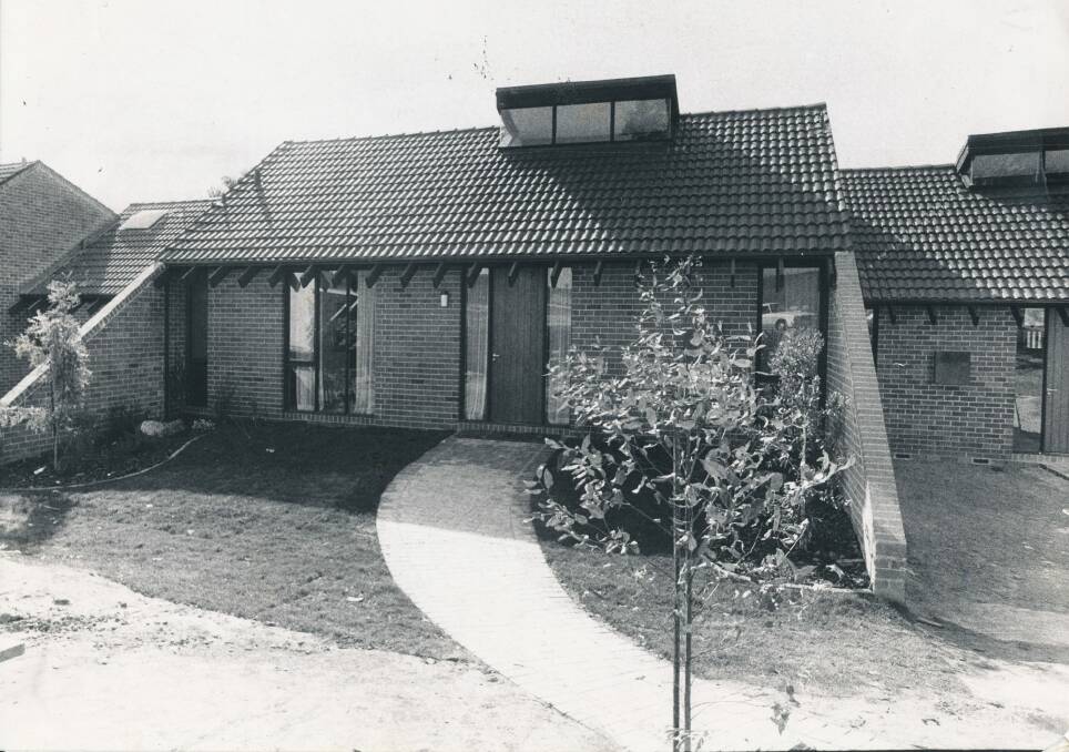 A townhouse at Urambi Village in Kambah in 1977. Photo: Canberra Times archives