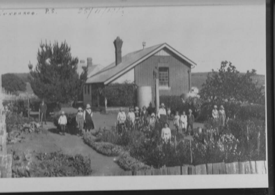 Gundaroo Public School, 1916. Photo: Contributed