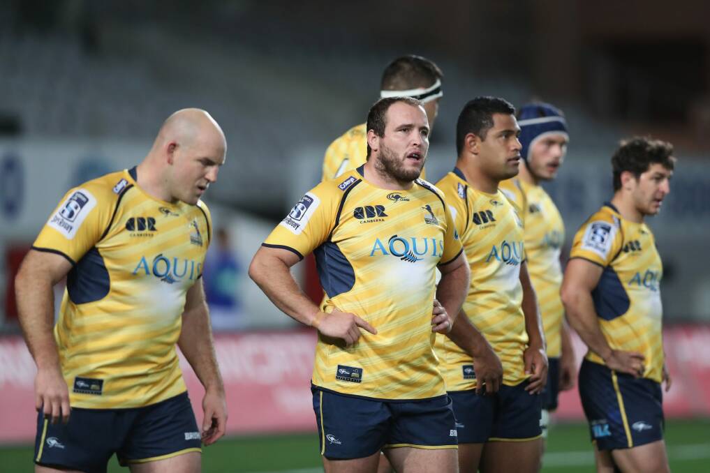Ben Alexander of the Brumbies (centre) looks on. Photo: Getty Images
