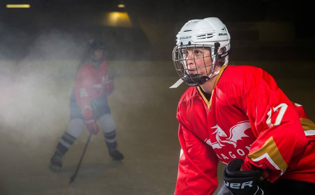 Women's ice hockey players Nat Relph and Jessica Joss. Photo: Matt Bedford