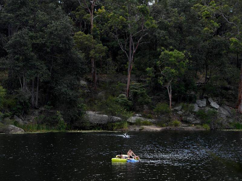 A teenager has drowned while swimming at a Gold Coast rock pool. (Dan Himbrechts/AAP PHOTOS)