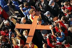The World Youth Day cross is carried through crowds of participants in Sydney.