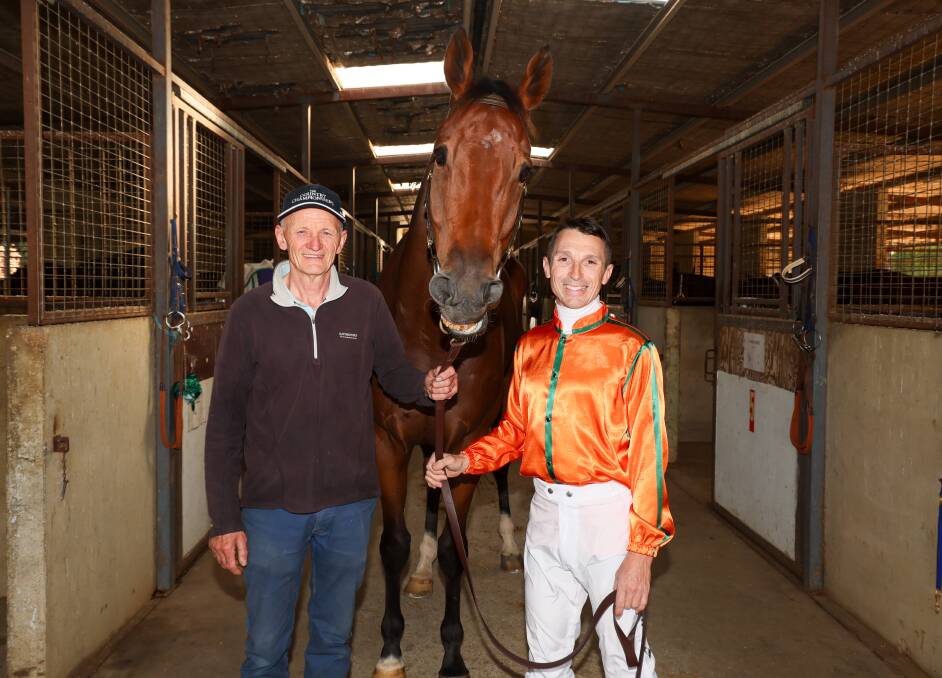 Experienced Wagga trainer Tim Donnelly and accomplished jockey Danny Beasley with Cliff House ahead of Friday's Wagga Gold Cup tilt. Picture by Les Smith