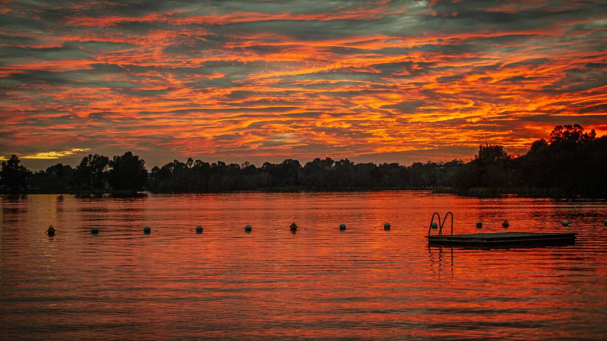 The sunrise at Yarralumla beach. Picture by Karleen Minney